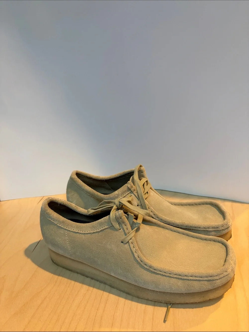 Clarks Men's Chukka Suede Boots in Light Tan